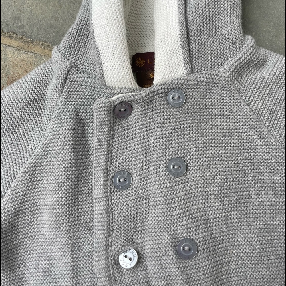 LÉON (purchased at Spring Flowers in NYC) light grey and white hooded sweater!